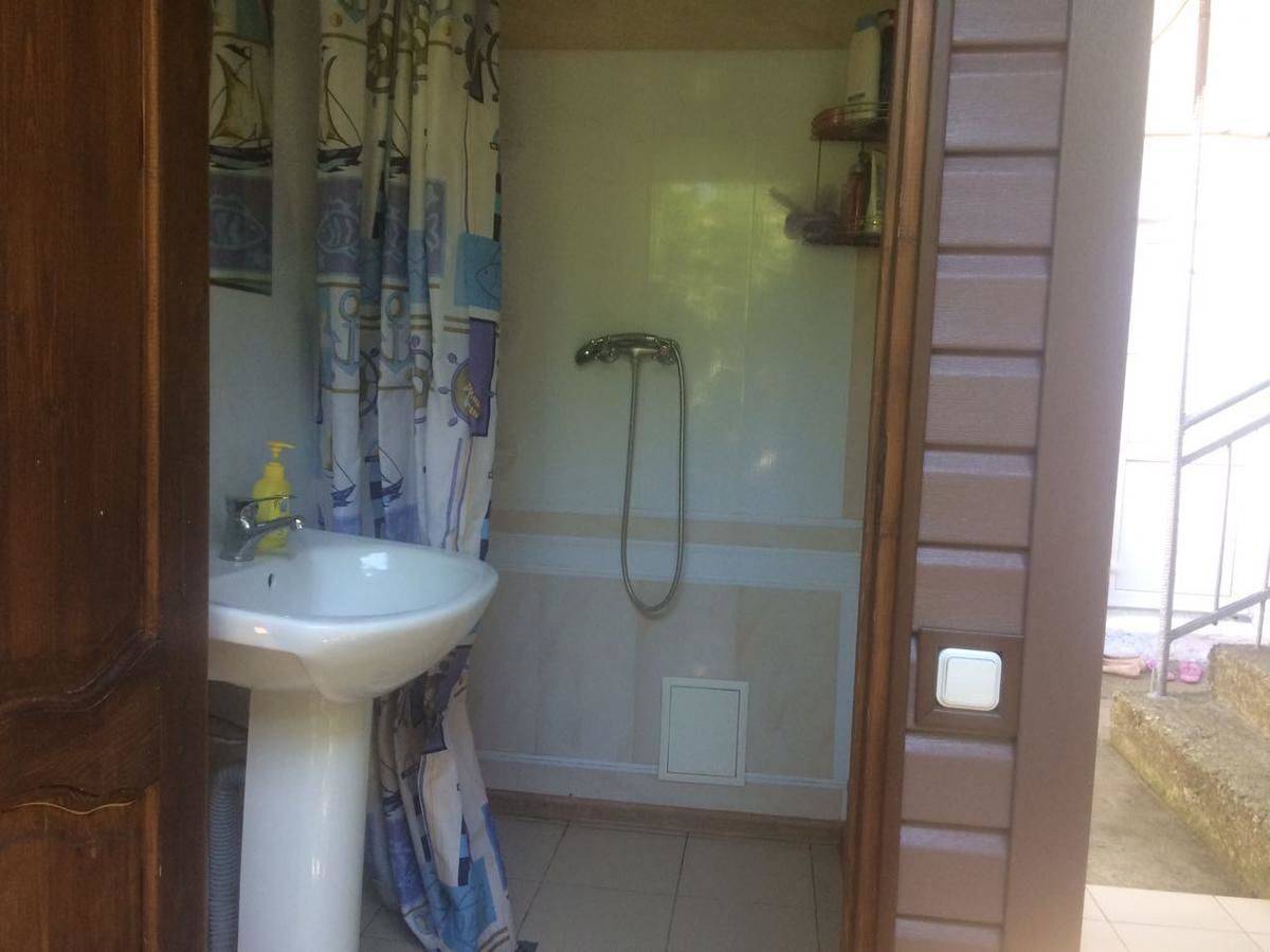 Фотографии номера Двухместный номер с 2 отдельными кроватями, вид на сад в Гостевом доме Гостевой дом Южная Пальмира Пицунда